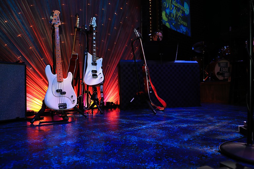 Guests sat down for dinner and music.