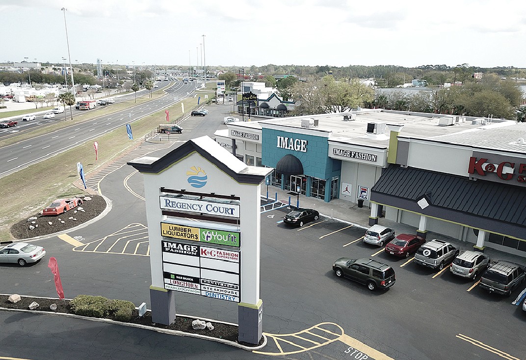 Regency Court comprises almost 220,000 square feet of retail space on more than 17 acres at 9200 to 9398 Arlington Expressway, opposite Regency Square Mall.Â