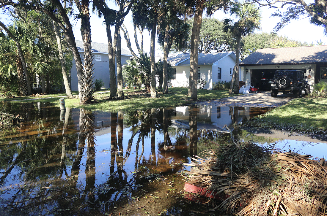 A home on South Flagler Avenue in Flagler Beach sits surrounded by water after Hurricane Ian. Photo by Sierra Williams