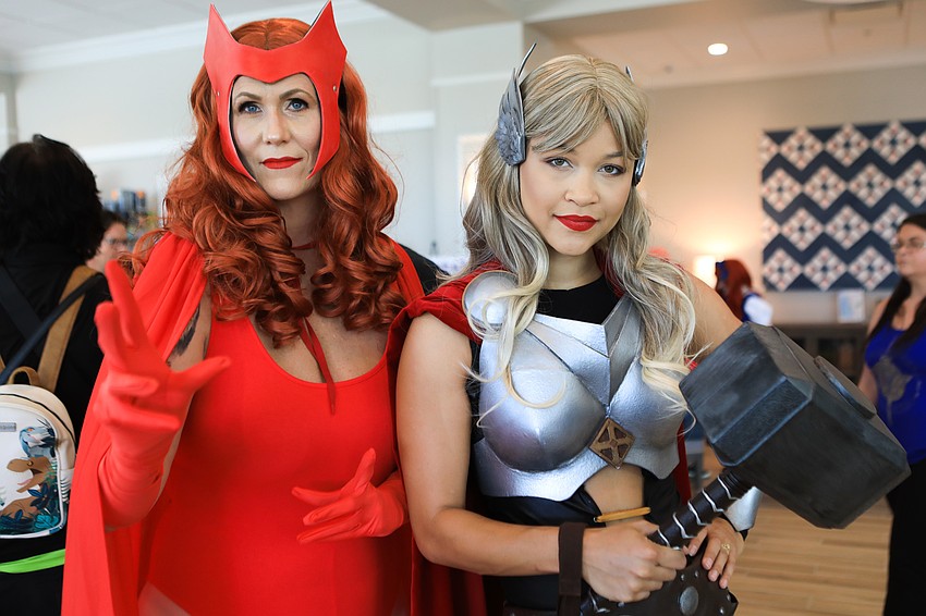 Amanda Grant and Naomi Hicks at the 2022 SarasotaCon.