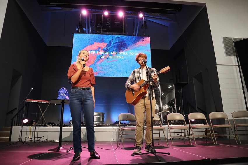 Courtney West and Cuyler King provide music for the guests to listen to as they enjoy their meal.