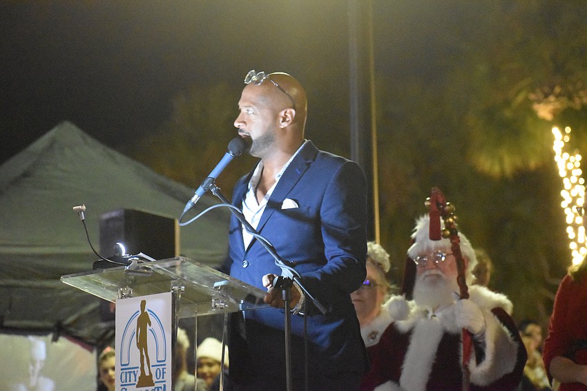 City of Sarasota Mayor Battie gives his holiday greeting to the St. Armands crowd.