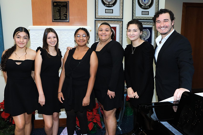 Anna Alarcon, Elizabeth Cole, Ariyana Enis, Janira Arguez, Amelia Tapia and Alexander Zickafoose with Booker High's Jet Stream