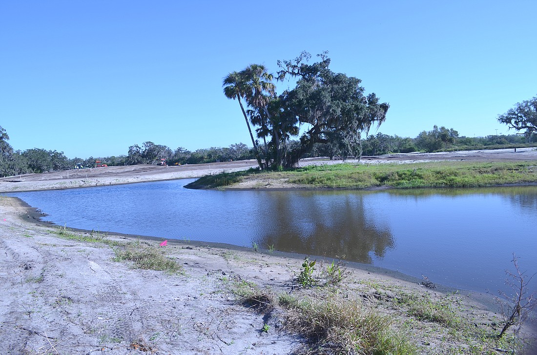 Water management is a key factor during reconstruction of the Bobby Jones Golf Course both to prevent the formerly frequent flooding of the course and for the adjacent nature park. The entire project is designed to purify water flowing through the site through natural filtration.