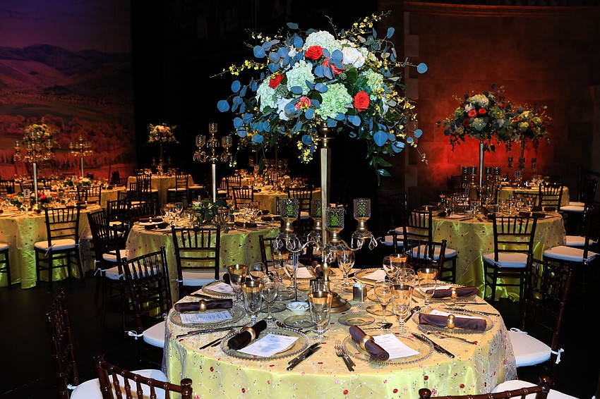 More than 100 people had dinner on the opera stage