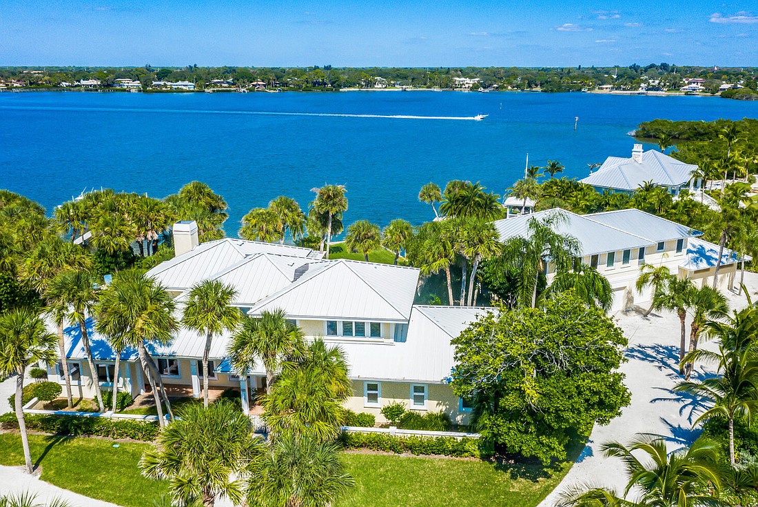 Together, the two houses at 1906 Casey Key Road offer nearly 8,000 square feet of living area.