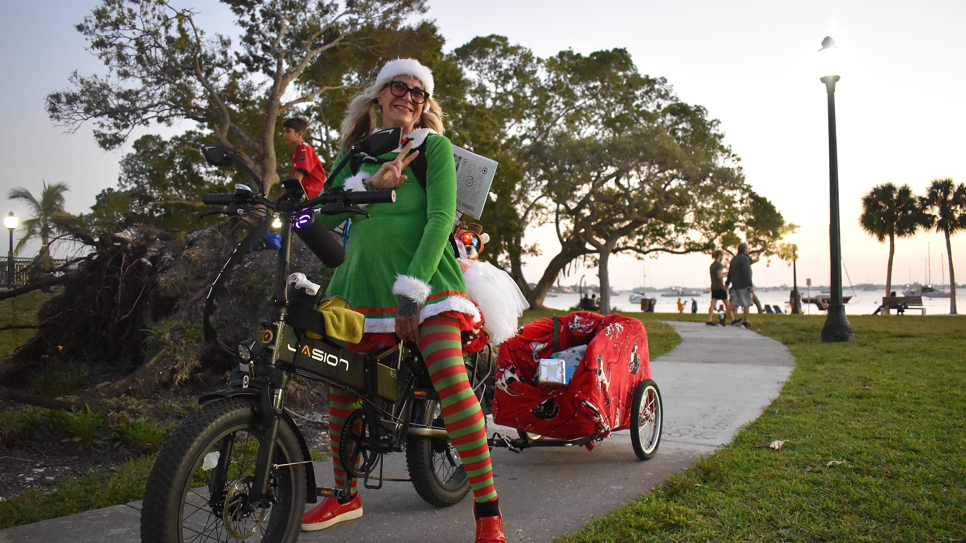 Sarasota Holiday Boat Parade dashes through the bay Your Observer