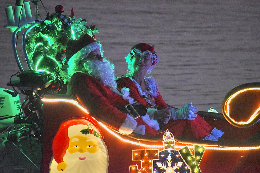 Tara's Moe and Lisa Pyeatt arrive at Jiggs Landing as their alter egos, Santa Claus and Mrs. Claus.