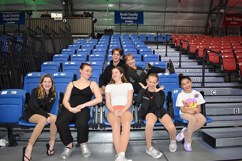 Madison Bennett, Sloan Leidel, Charity Overholt, Annabelle Budslick, Jasmine Wizenberg, Alex Hume and Coach Bernadette Gannon makes their silly faces.