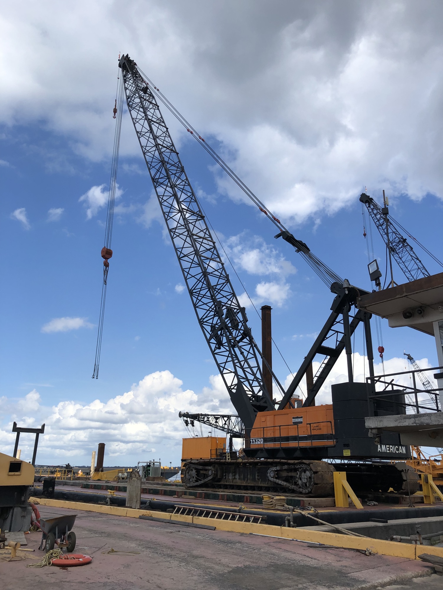 With a 450-ton lifting capacity, this crane is the largest in Mobro Marine’s fleet. The company’s new crane workshop was built to accommodate it.