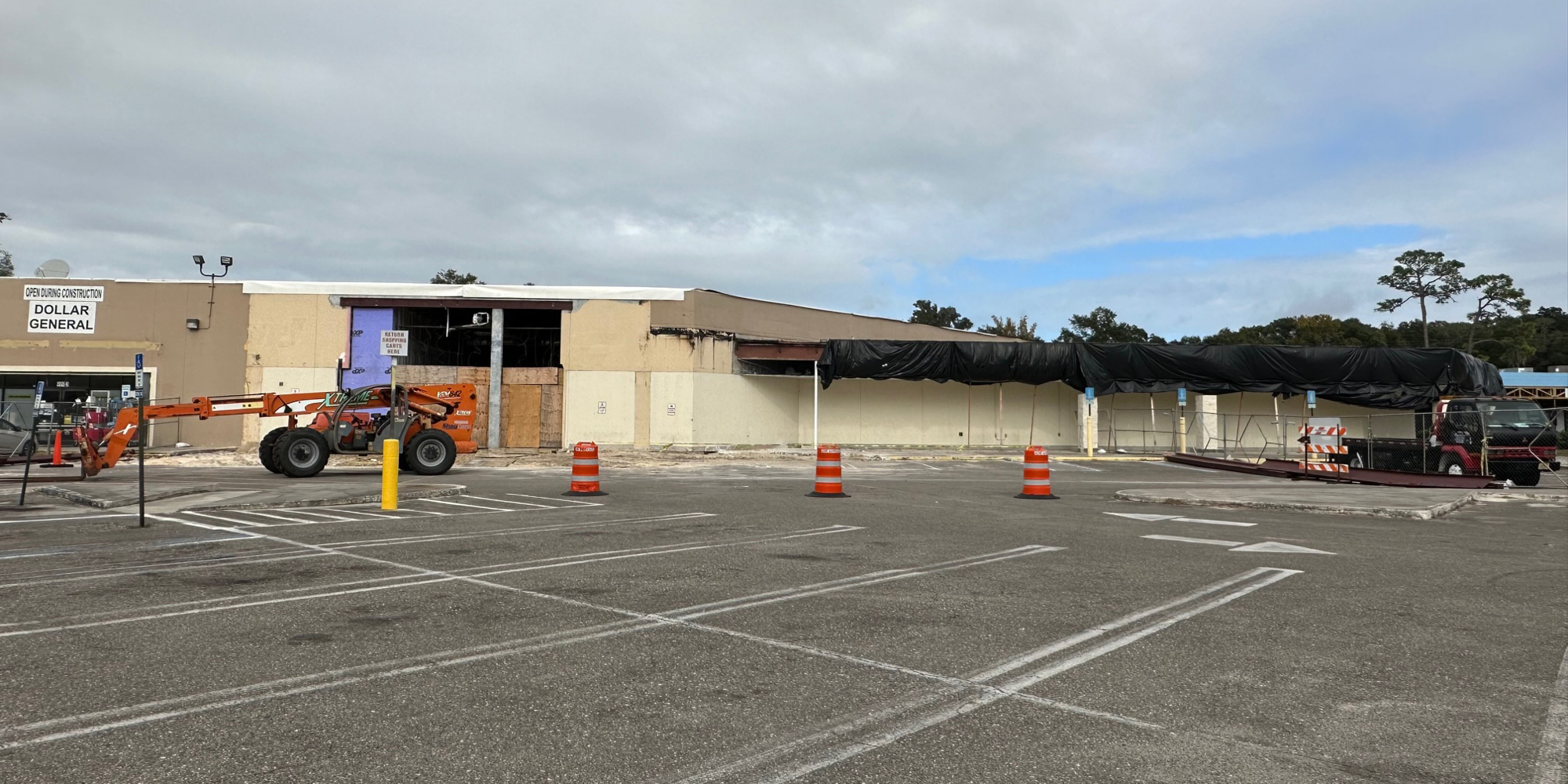 Winn-Dixie intends to reopen next year at College Park after facade and interior renovations at the former Town & Country Shopping Center in Arlington.