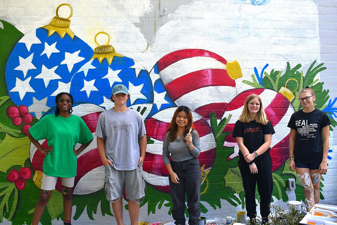 Foundation Academy artists spread Christmas cheer in Windermere West