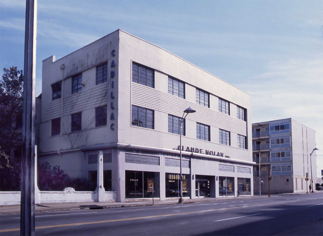 The structure was built in 1912 in Klutho’s Prairie style. The facade was redesigned in 1948 by W.A. Moore Jr.