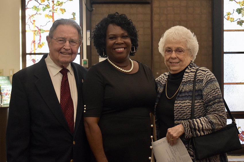 Rabbi Howard Simon, April Glasco and Rona Simon enjoy a bashert reunion at Shabbat service Friday night.