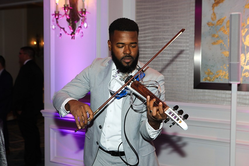 Laron Hearst plays violin for the crowd.