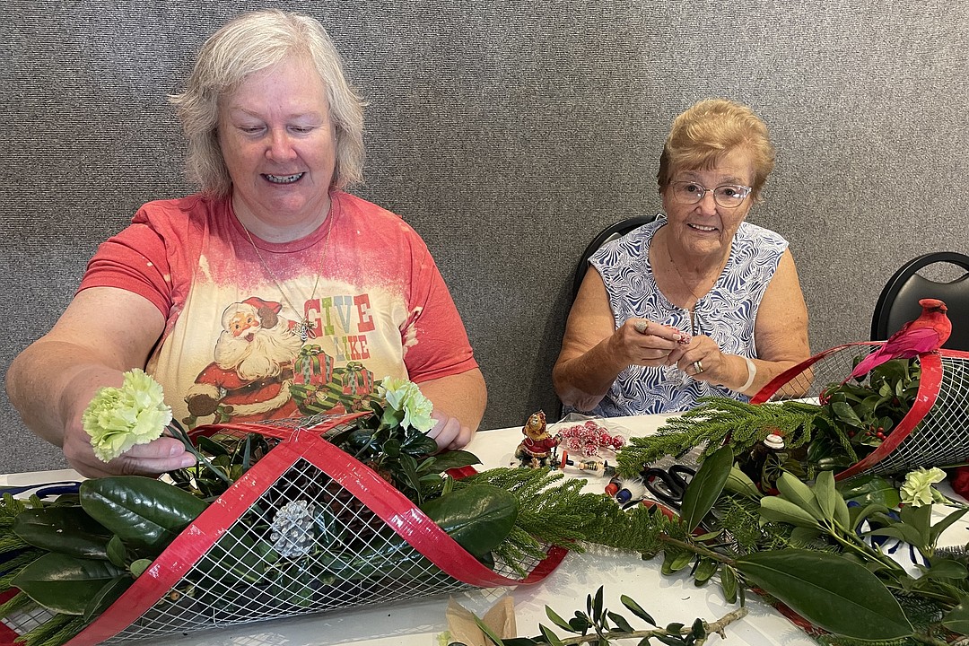 Fun with Flowers Ormond Beach Garden Club hosts its Chelsea basket