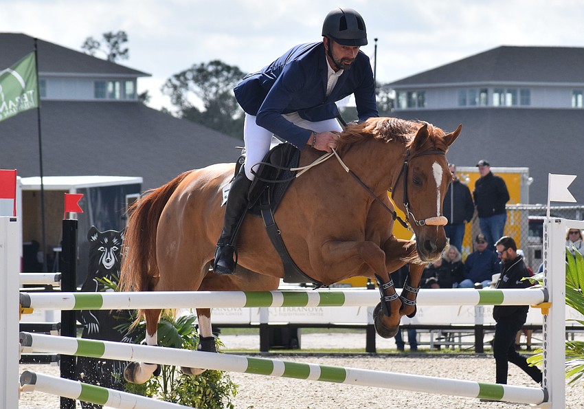 Craig Starr starts a solid run aboard Christian Dior but couldn't finish it when his horse unseated him. He wasn't injured.