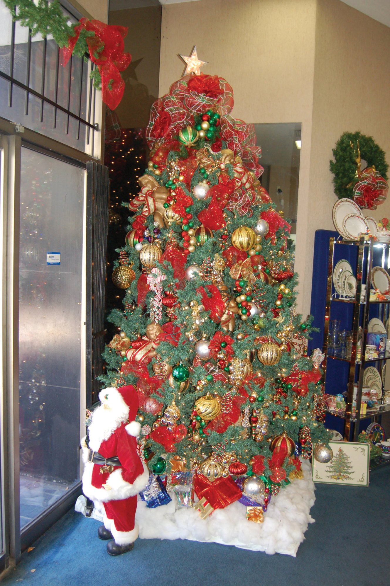 A Christmas tree stood annually at the Jacobs Jewelers entrance.