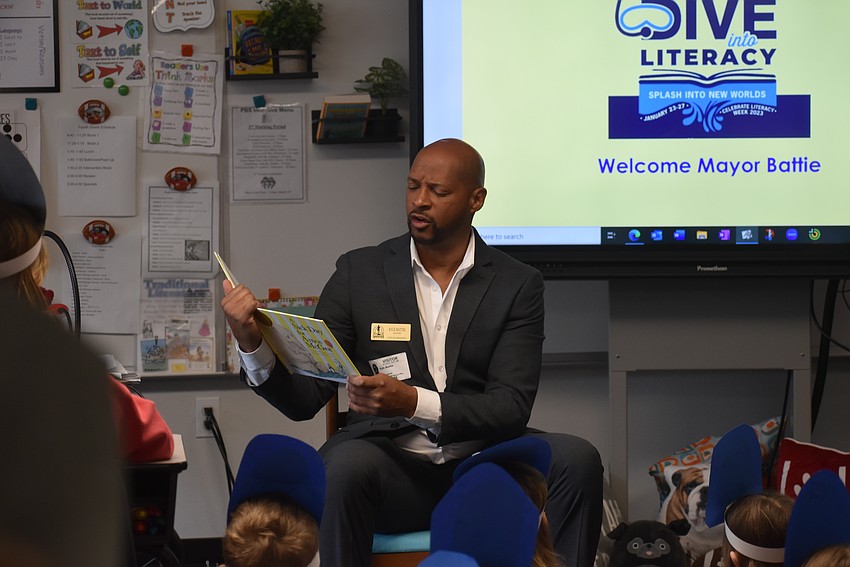 Mayor Kyle Battie reads to the fourth grade students.