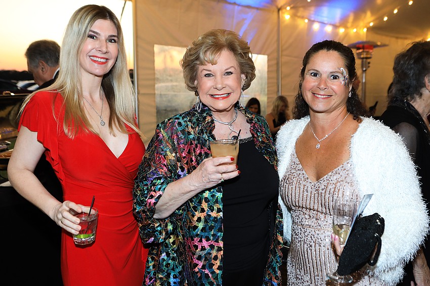 Cathy and Linda Carson with Esther Kuznetz