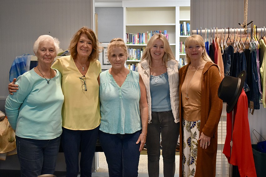 Cynthia Rogers, Nancy Flick, Anne Long, Barbara Long and Phyllis George