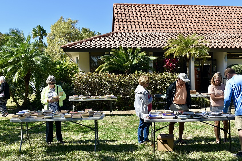 The Longboat Library held a book sale on the lawn Saturday.