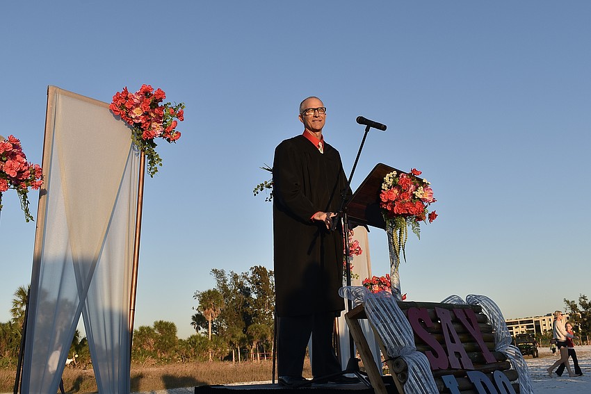 Judge Steven Walker acknowledges the crowd of couples.