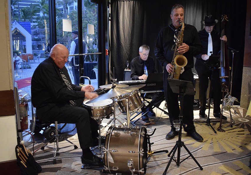 The Drew Trapani Quartet provides live music during cocktail hour.