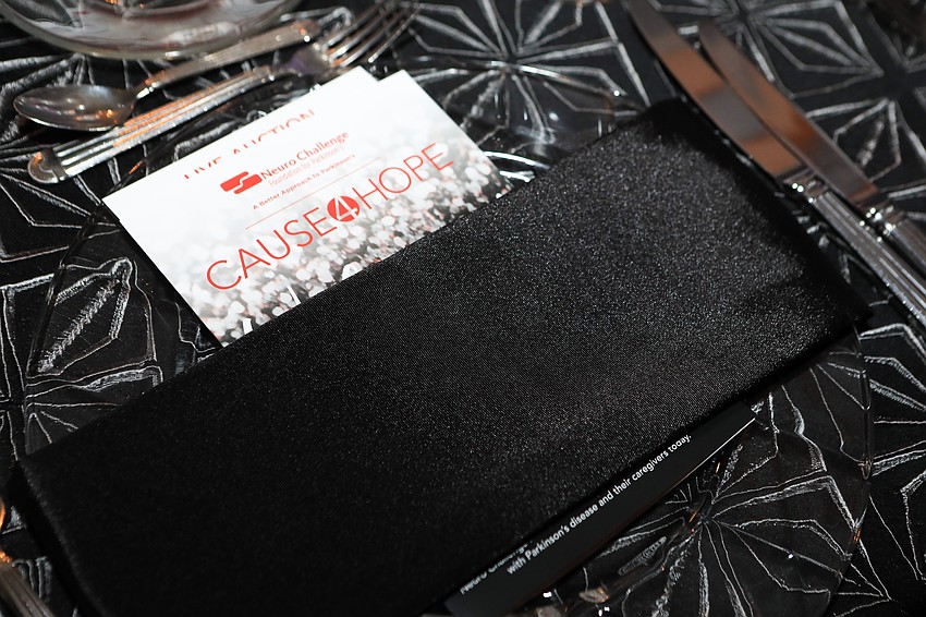 The night had an elegant red-toned aesthetic.