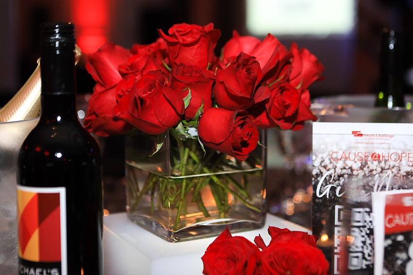 The night had an elegant red-toned aesthetic.