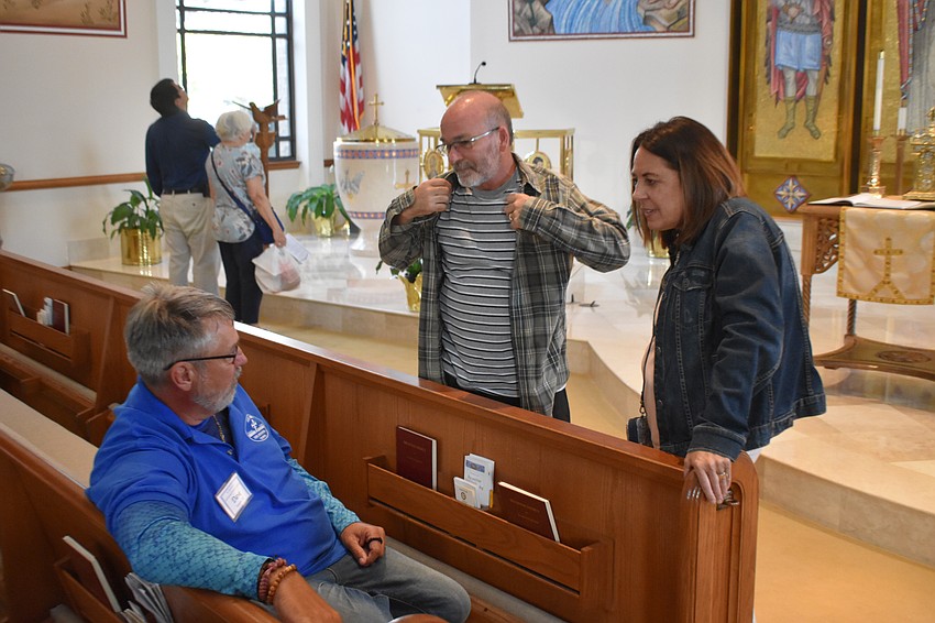 Church Tour Guide Dave Troyer speaks with Wauchula's Vic and Darla D'Ettorre.
