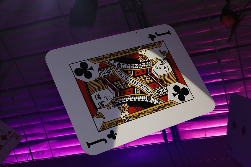 The show adopted an Alice in Wonderland theme.