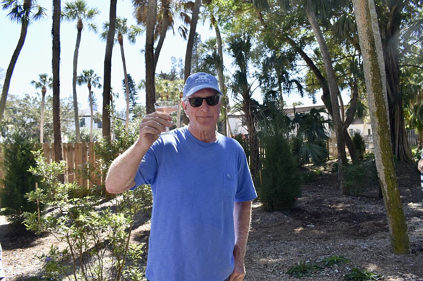 Project co-chair Larry Robb makes the toast.