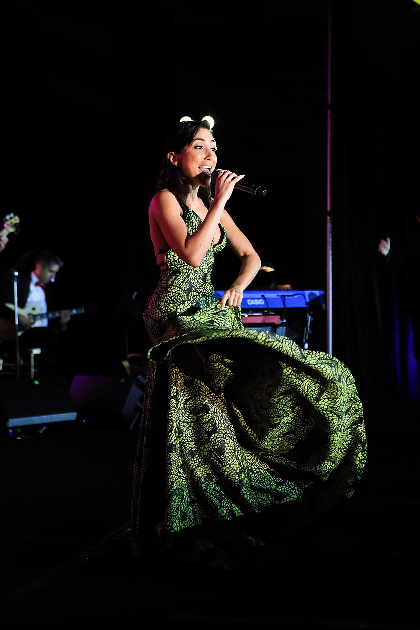 Ana Isabelle sings for the crowd.