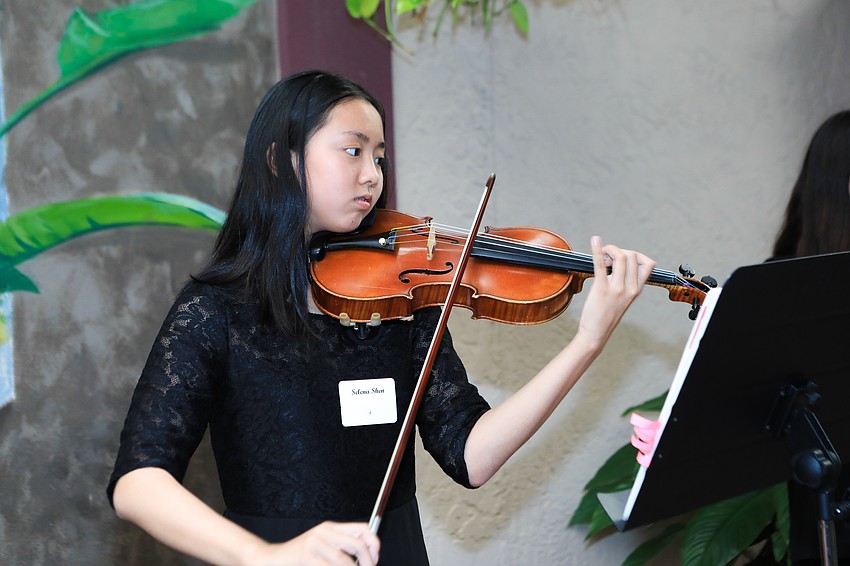 Selena Shen plays the violin.