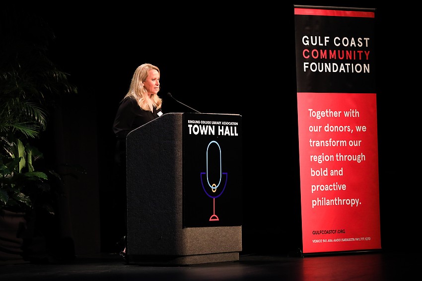 Executive Director Lauren Kurnov welcomes the audience.