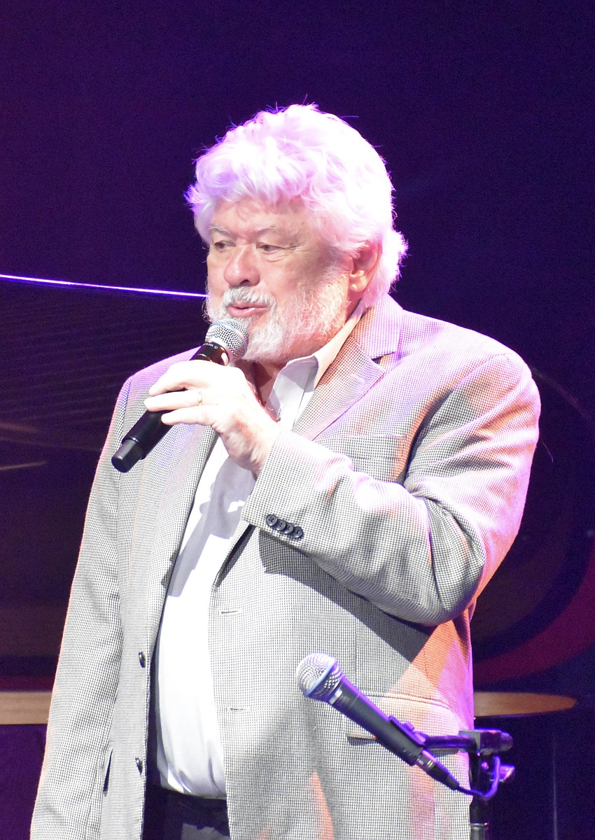 Bob Seymour, former jazz director for WUSF-FM (89.7) and honorary board member of the Jazz Club, addresses the crowd.