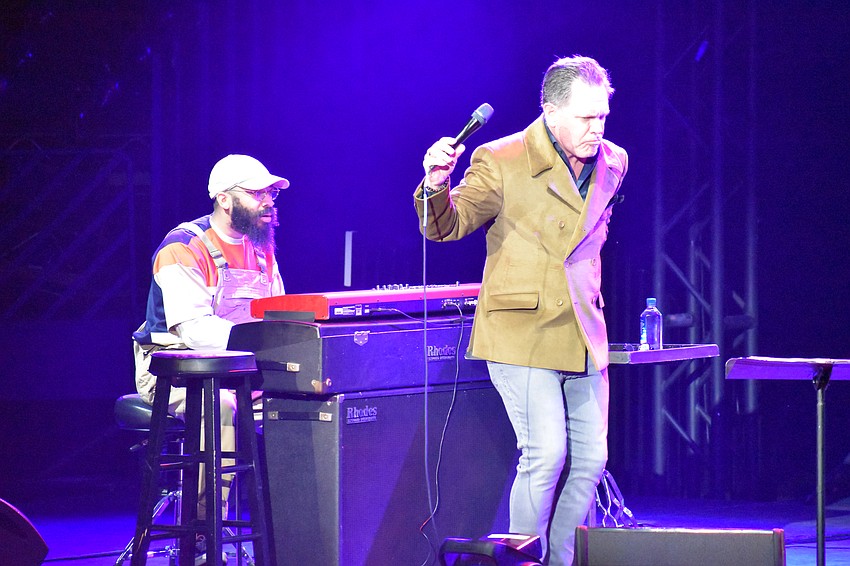 Kenny Banks, Jr. and Kurt Elling perform.