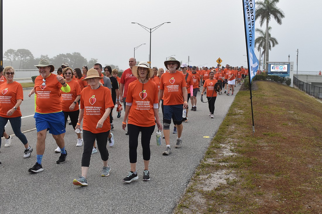 The walk proceeds alongside Cattlemen Road.