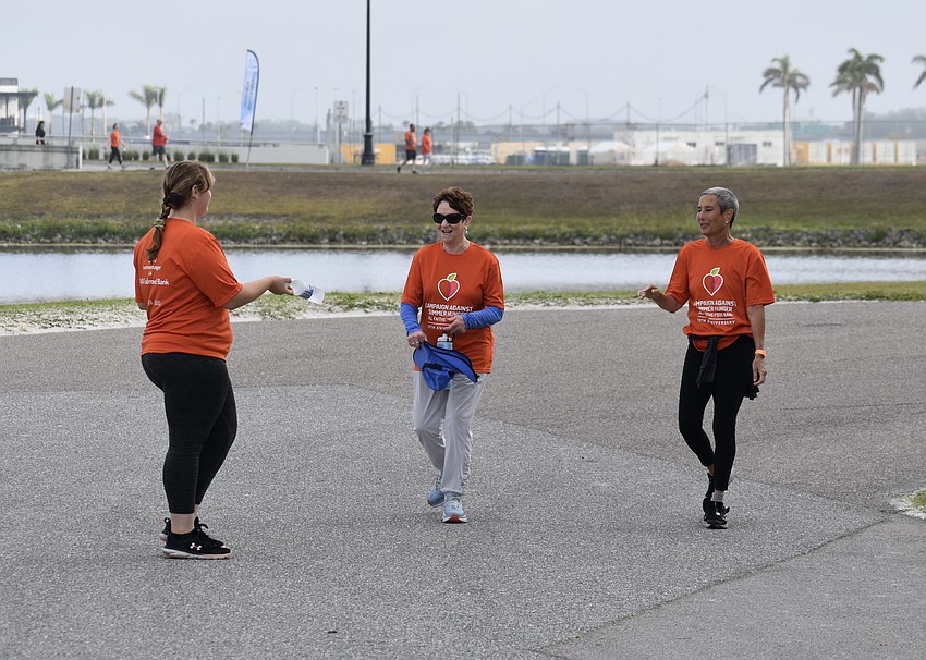 Volunteer Miranda Gill assists Patti Wertheimer and Nelle Miller.