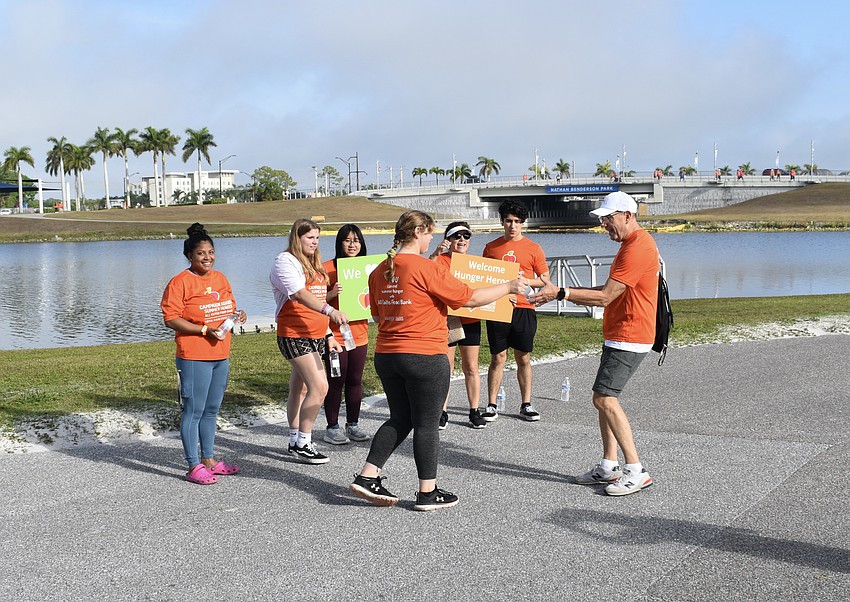 Volunteers Tatiana Duarte, Haylee Boyer, Nhi Huynh, Miranda Gill, Yenny Zanabria, and Dante Benevento assist Edward Zawacki.