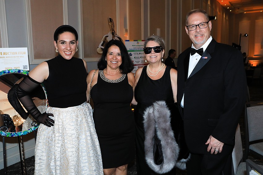 Ashley Bocuzzi, Kathy Martella, Veronica Brandon Miller and Jeremy Miller mix and mingle at the start og the program.