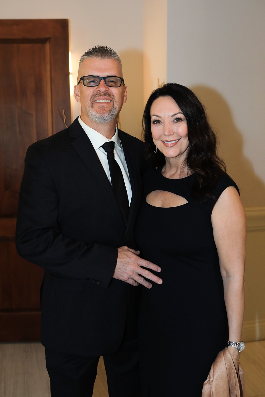 Marty and Lisa Tetrick went with the classy black aesthetic.