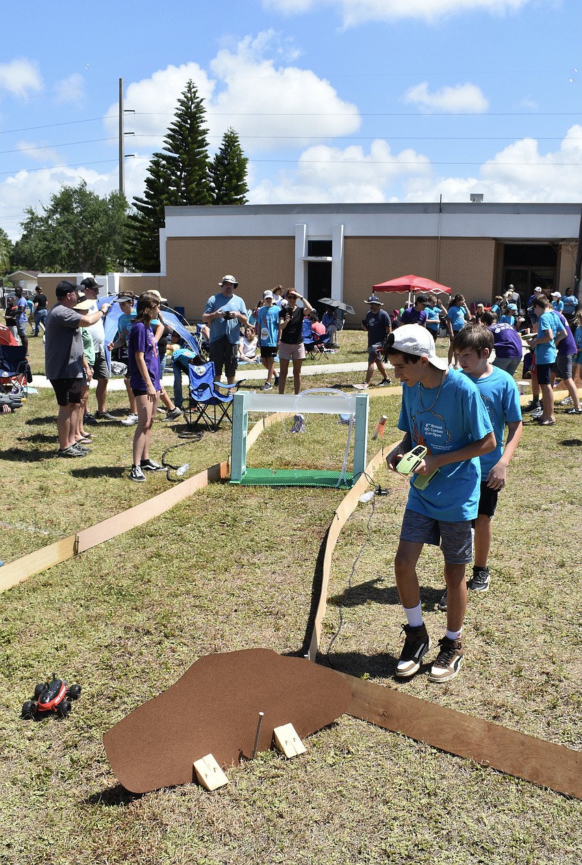 13-year-olds Maxwell Cashdollar and Leon Florens of the team RC Machanics turn a corner in the obstacle course.