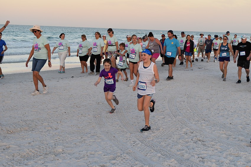 7-year-old Jordan Neerhof and 11-year-old Jenna Neerhof begin the 1-mile race.