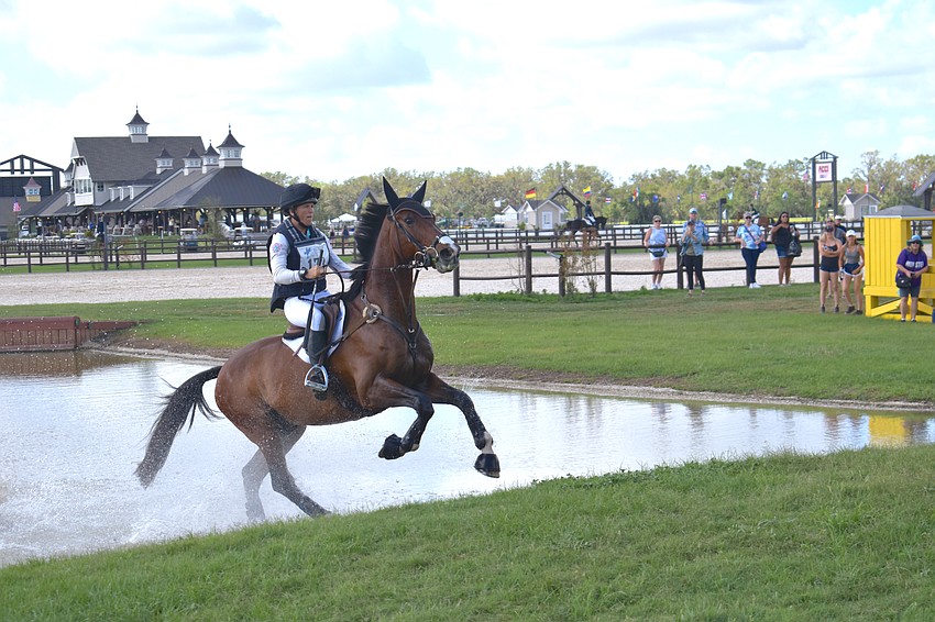Elisa Wallace, who was an alternate for the 2016 U.S. Olympic team, races out of the water with Renkum Corsair.