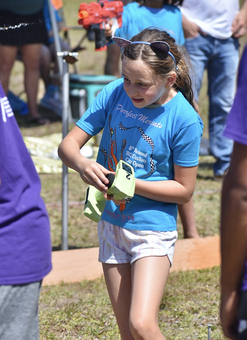 8-year-old Camryn Palazzolo of Purrfect Mercats navigates a tricky obstacle.