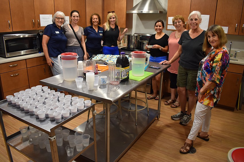 Religion School Assistant Lynne Pewterbaugh, volunteer Kyla Weinar, Religion School Teacher Shosh Nadel, and volunteers Helene Zukas, Rebecca Murphy, Kathy Rance, Wendy Wicks, and Adrienne Cohen