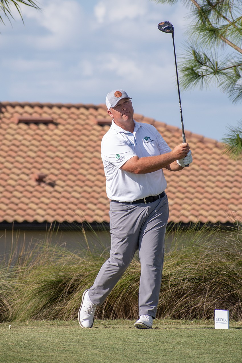 Scott Gutschewski hits his tee shot on No. 18 during a playoff hole with Logan McAllister.