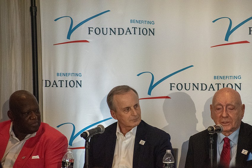 Dereck Whittenburg and Rick Barnes listen to Dick Vitale at the gala's press conference.